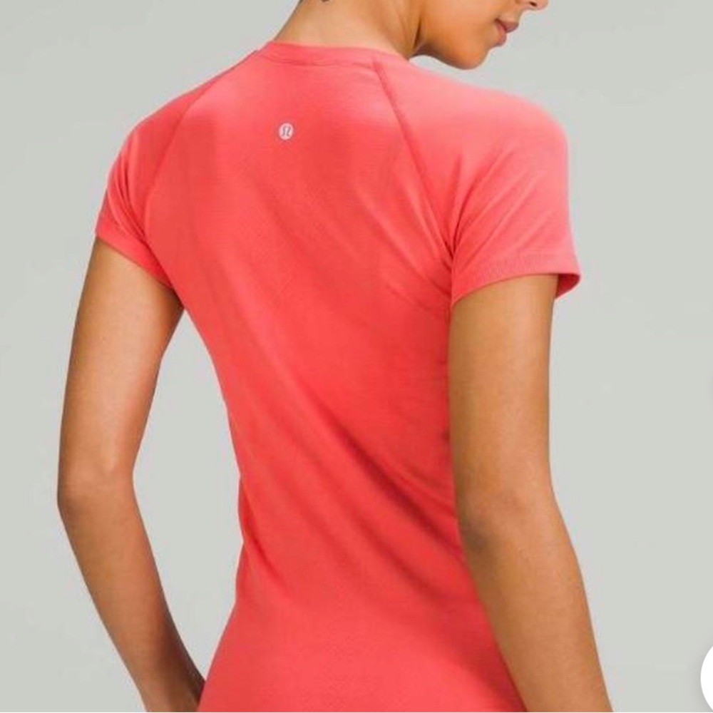 lululemon athletica Women's coral swiftly tech Top size 6